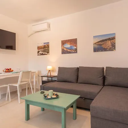 Apartament Anavasi